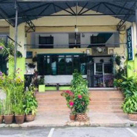Oyo 90760 Lily Haven Hotel Tanah Rata Esterno foto