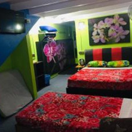 Oyo 90760 Lily Haven Hotel Tanah Rata Esterno foto