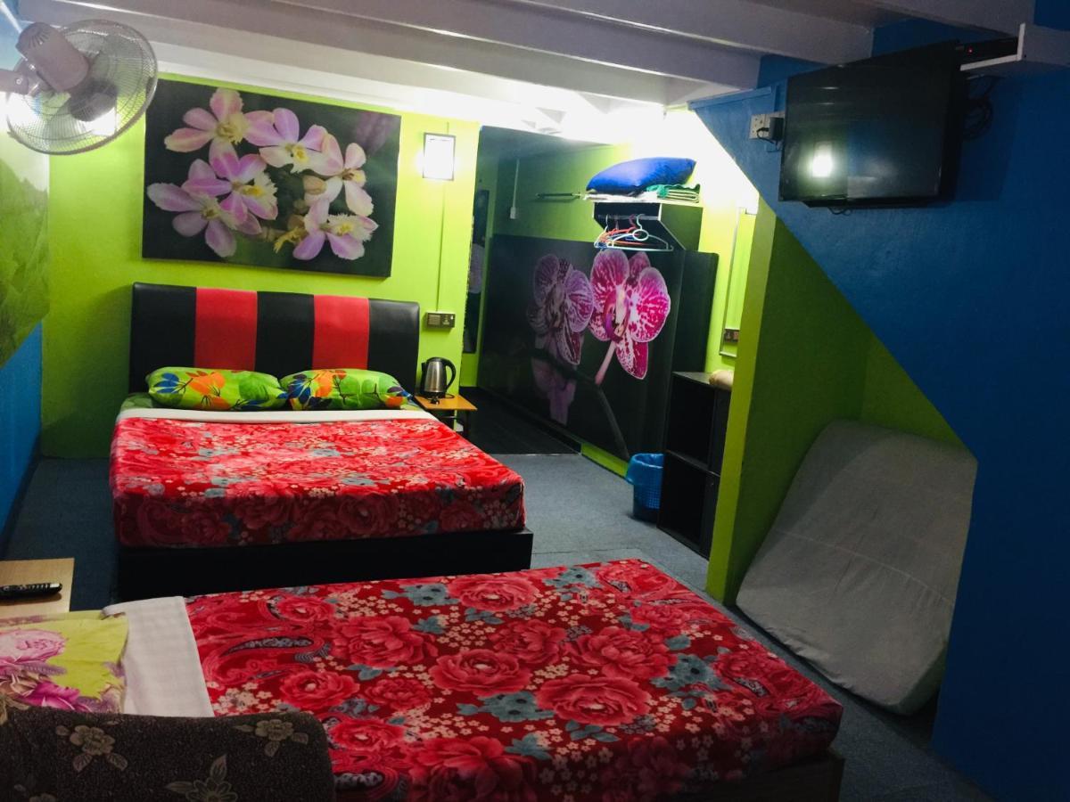Oyo 90760 Lily Haven Hotel Tanah Rata Esterno foto