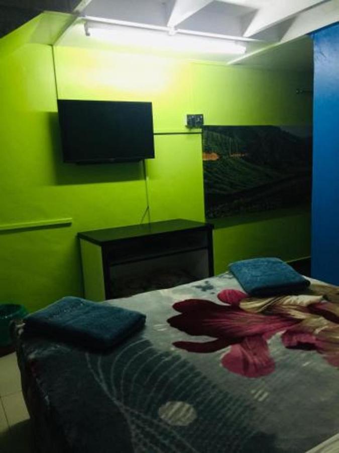 Oyo 90760 Lily Haven Hotel Tanah Rata Esterno foto