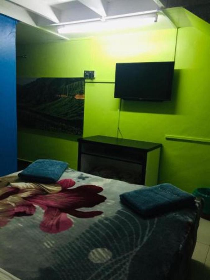 Oyo 90760 Lily Haven Hotel Tanah Rata Esterno foto