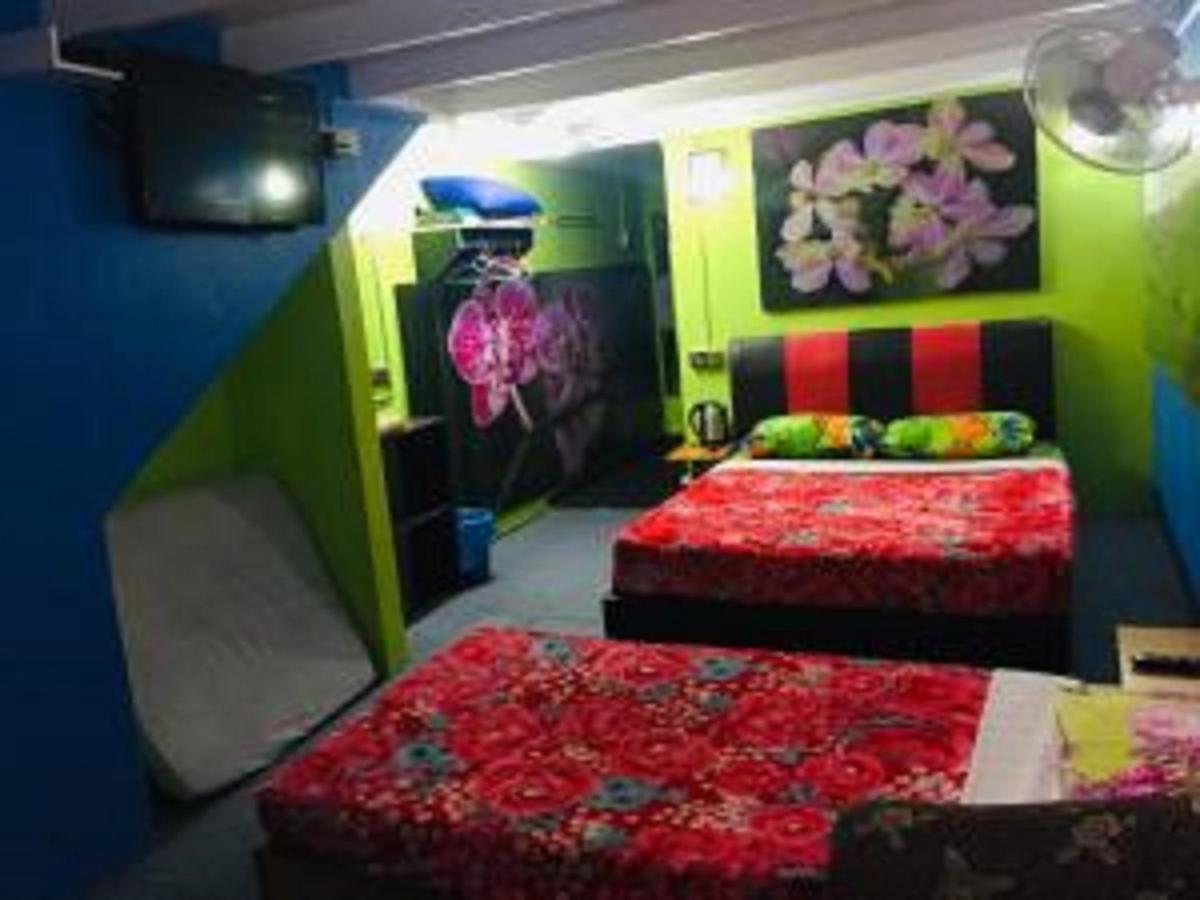 Oyo 90760 Lily Haven Hotel Tanah Rata Esterno foto